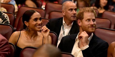 meghan markle pokies|Meghan Markle shows off sculpted shoulders in cut。